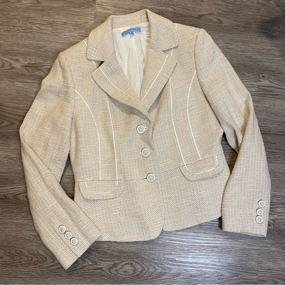 ANTONIO MELANI Jackets & Blazers - Antonio Melani Structured Tweed Blazer - size 10 - tan/ cream